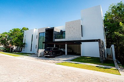 Flamante residencia en Senderos Ciudad MAYAKOBA.