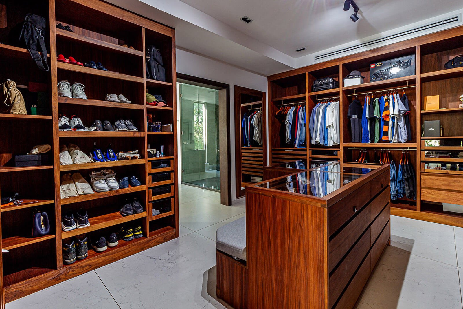 Walking closet